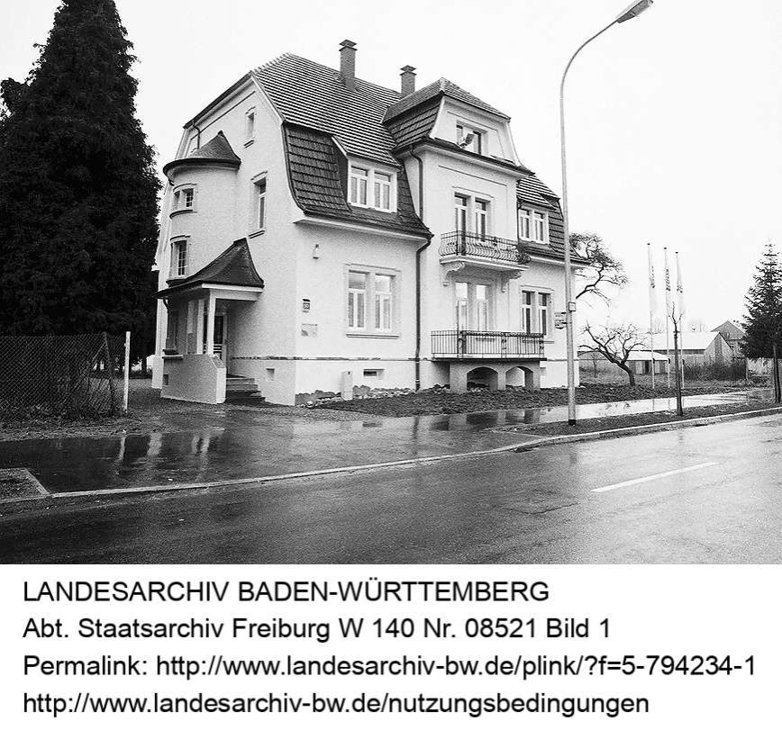 Landesarchiv Baden-Württemberg, Abt. 3. Staatsarchiv Freiburg,Freiburg im Breisgau: Villa Tannheim, headquarters of the International Solar Energy Society, at Wiesentalstraße 50, available here 

