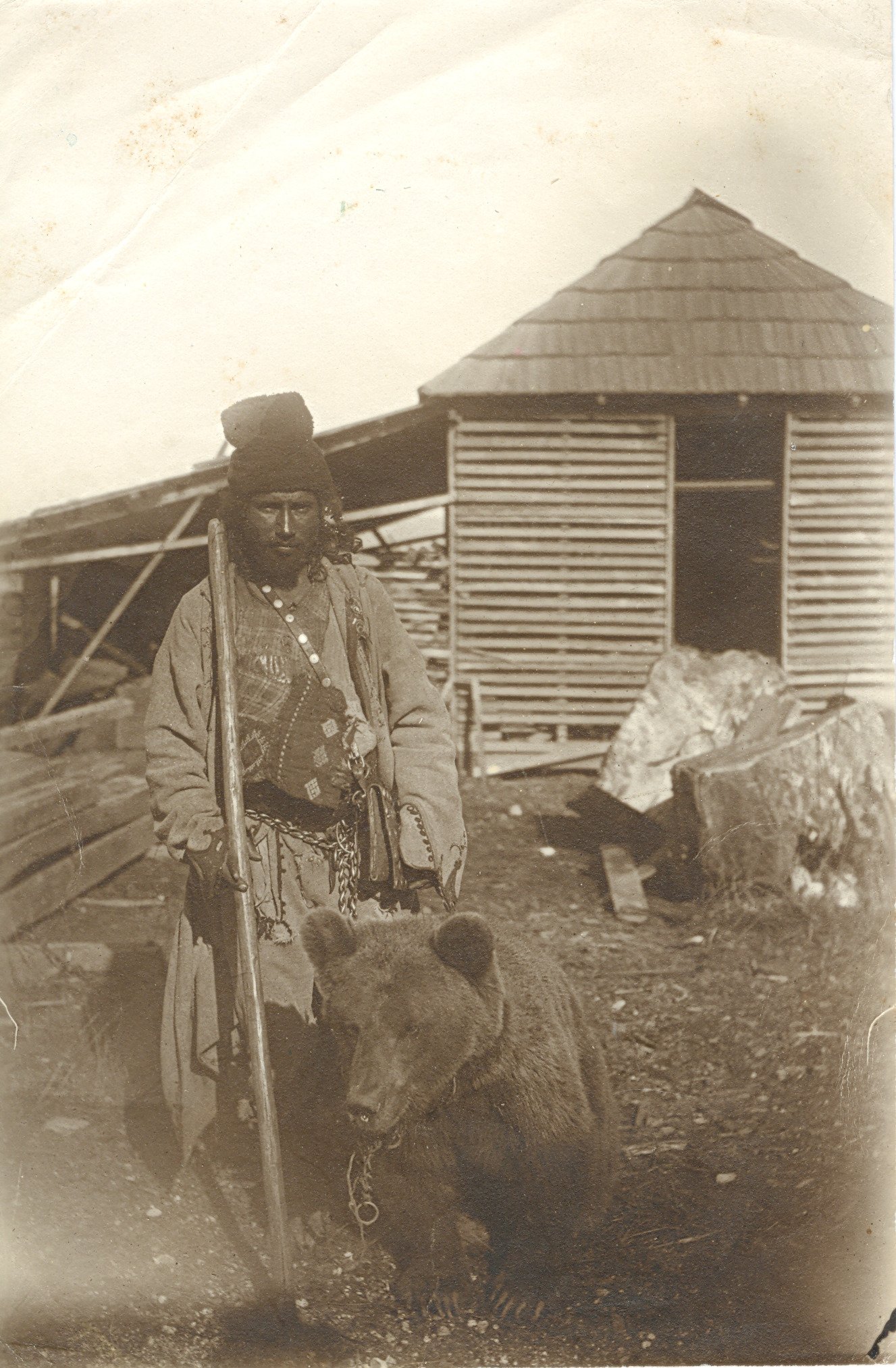 The National Archives, Romania, Bear trainer Roma man (”ursar”) in Gorj county, Romania (end of XIXth century), ref. RO-BU-F-01073-2-4385