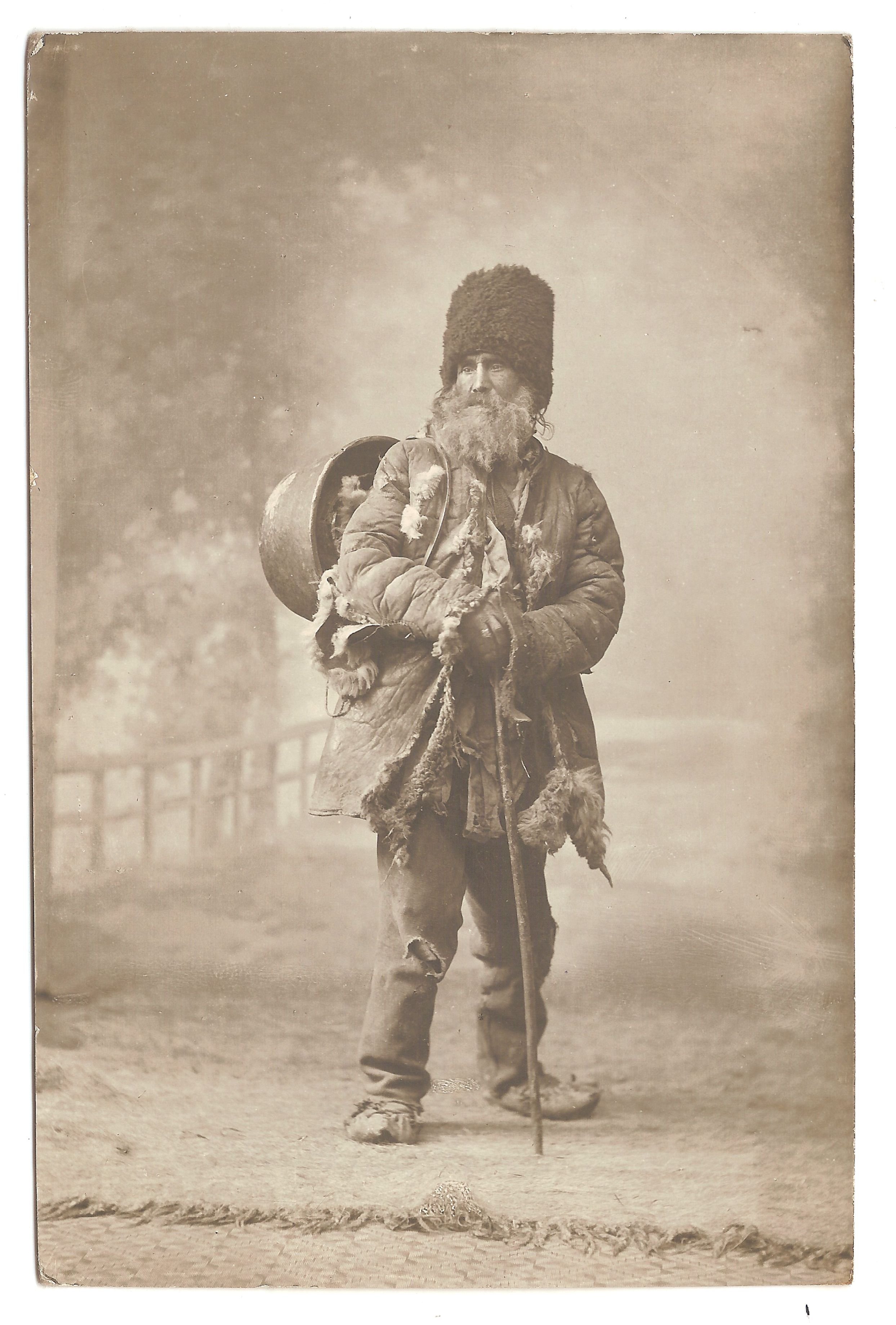 The National Archives, Romania, A kalderash (tinker, metal worker) Roma man (”căldărar”)(end of XIXth century), ref. RO-BV-FD-00330-4-2-14