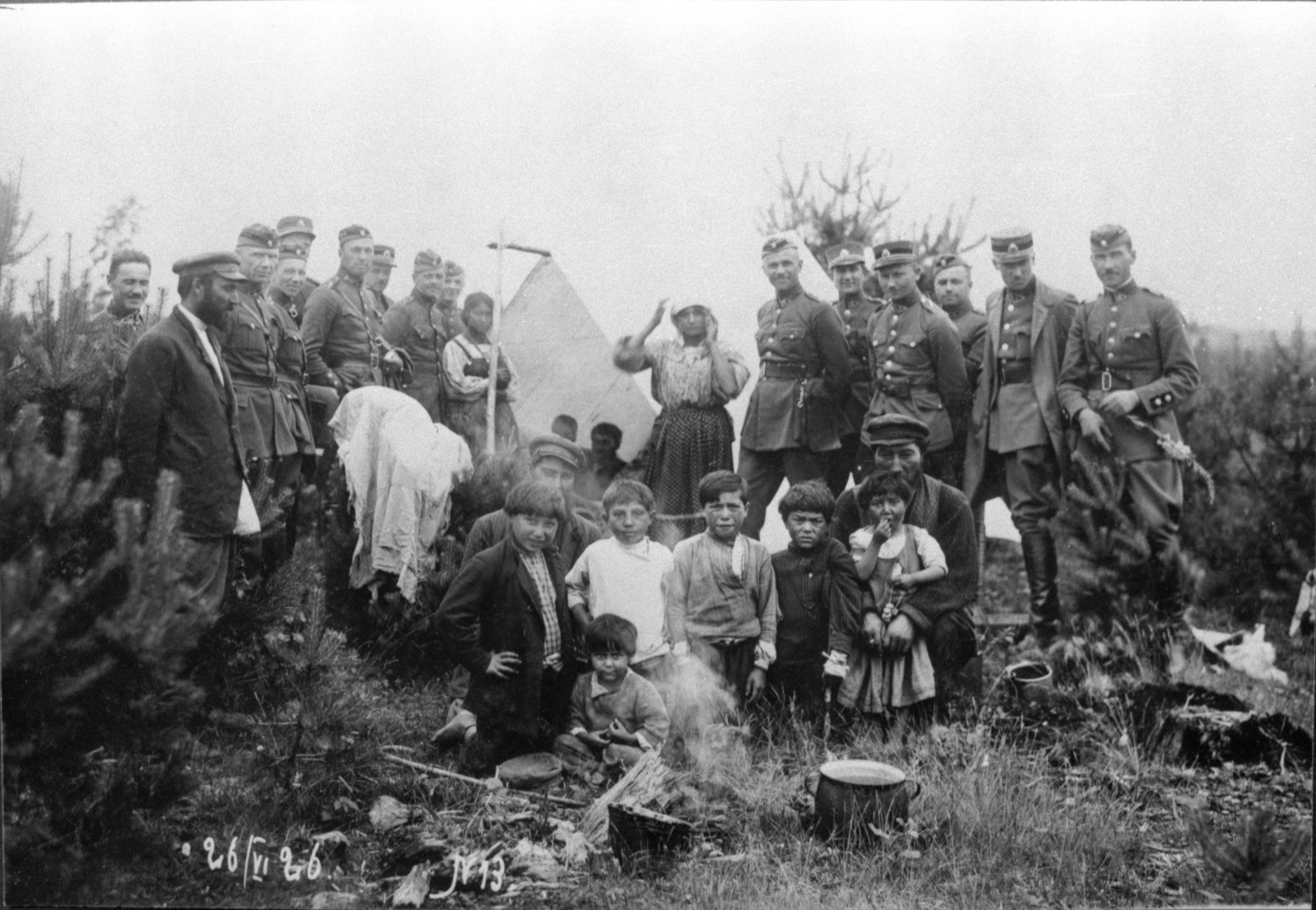 Lithuanian Central State Archives Cadets from Advanced military technical courses with Roma family (1926)