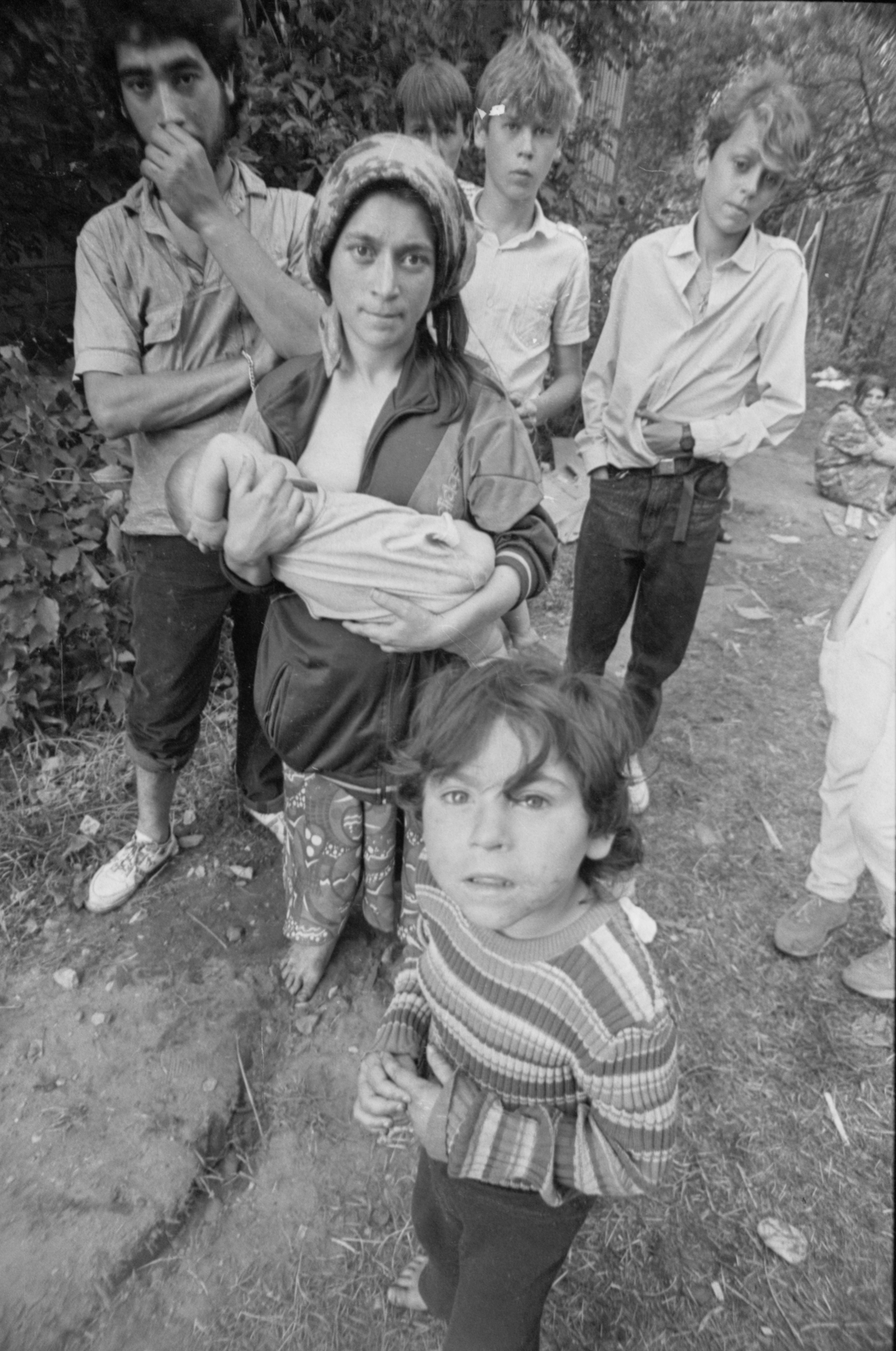  Lithuanian Central state archive , Roma community near the Vilnius station (1990) 