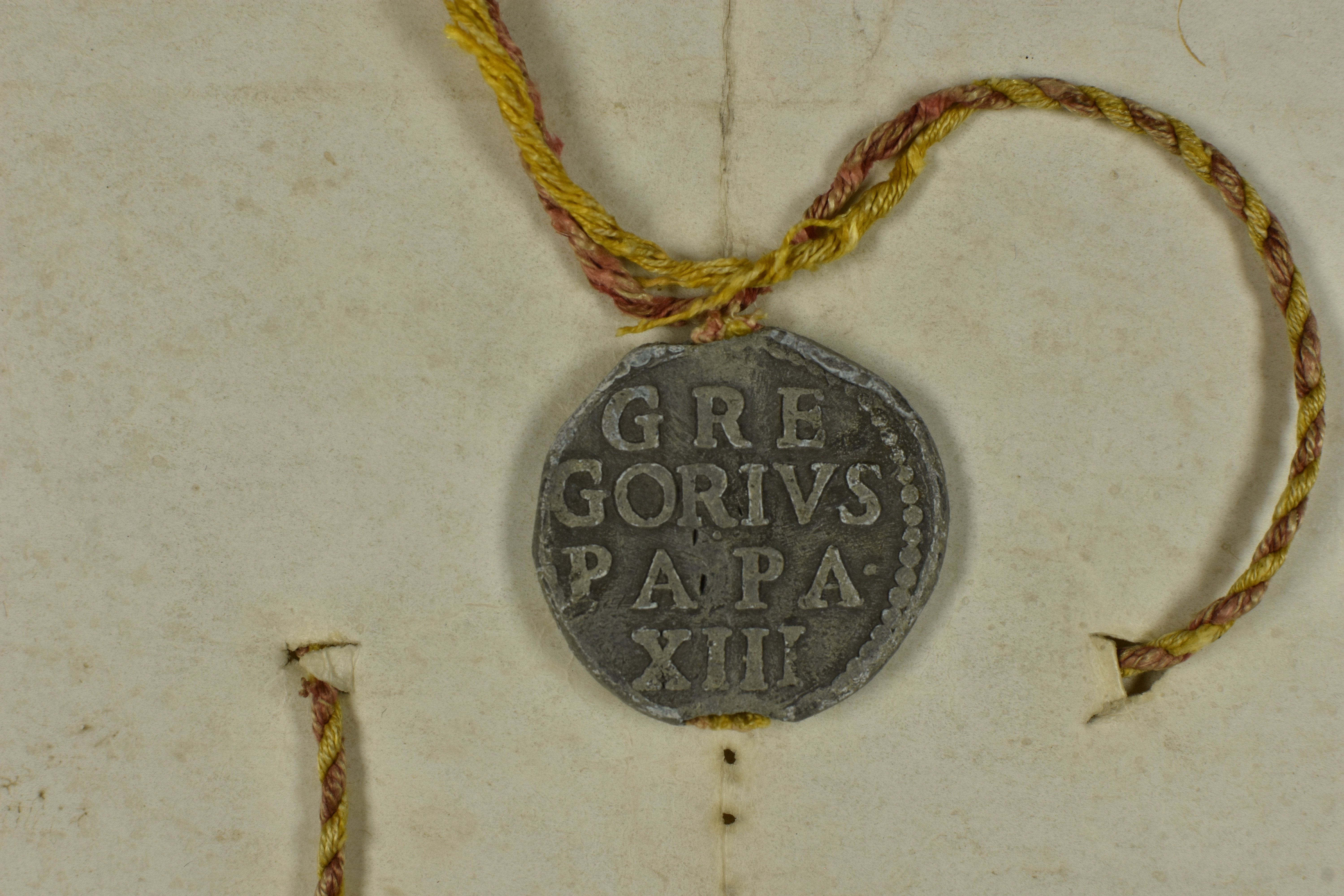 The reverse contains the words: Gregorivs papa XIII.