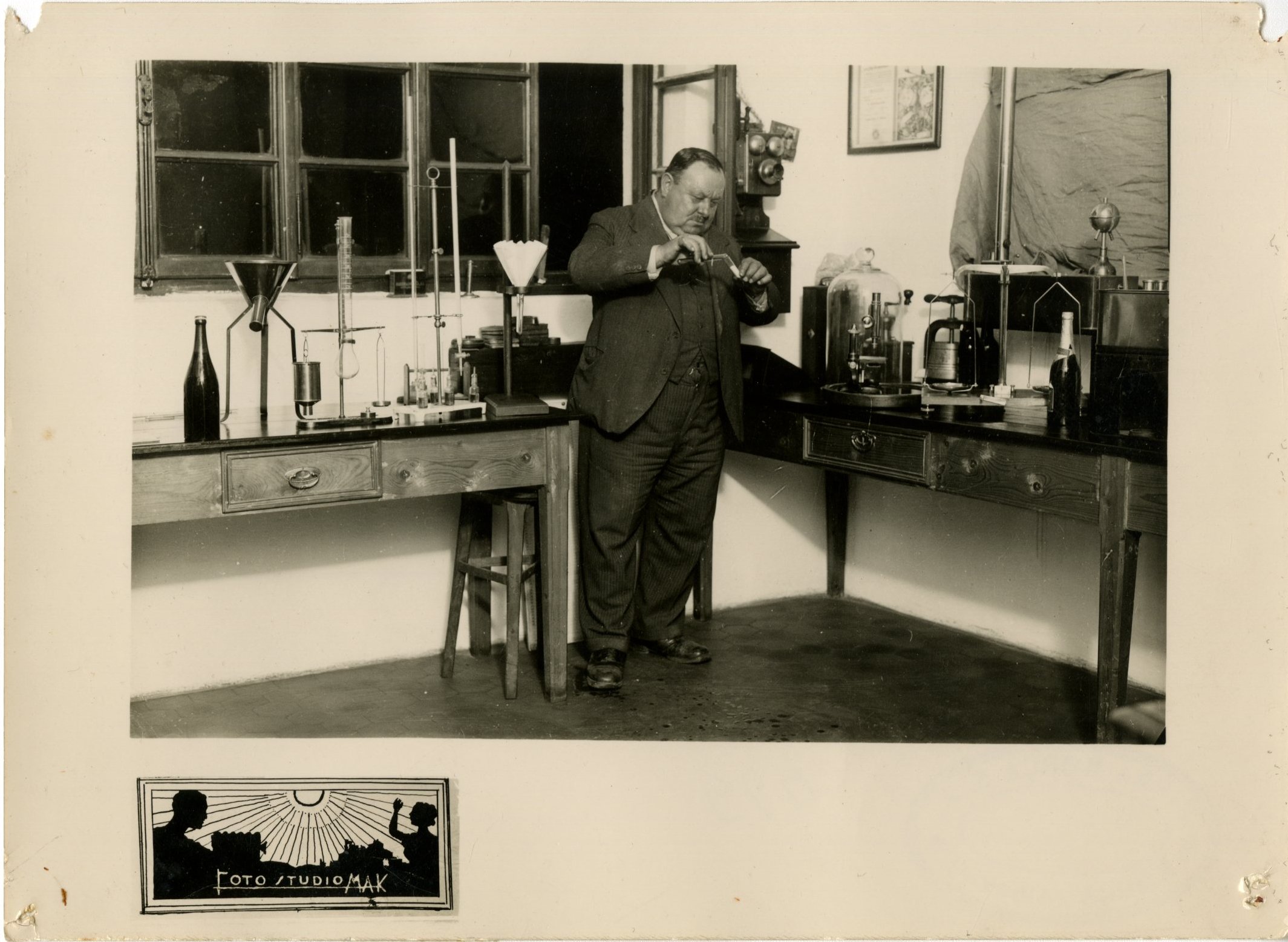 The technical laboratory of the Korça Beer Brewery (after 1934 - before 1944) - Photographic Studio MAK - National Museum of Albania (prior to 1944)