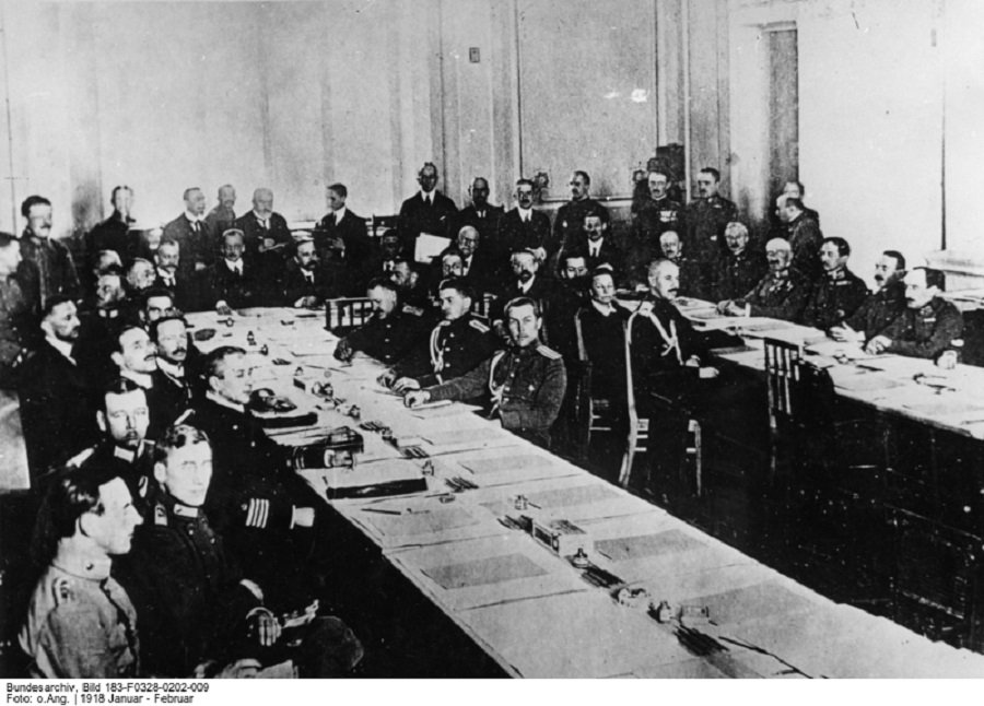 Peace treaty negotiations in Brest-Litovsk, ca. January/February 1918BArch, Bild 183-F0328-0202-009 / o.Ang.