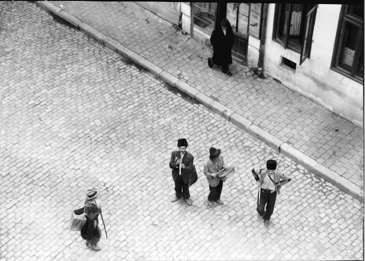   Landesarchiv Baden-Württemberg , Bucharest, Gypsies making music (1937), avalaible  here