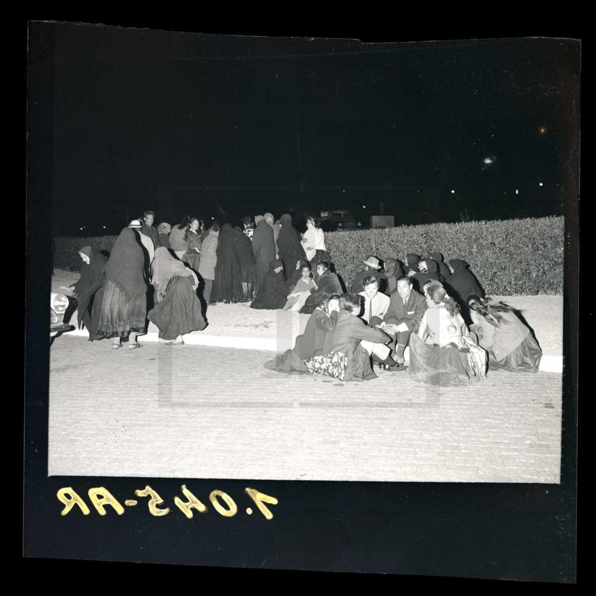  Arquivo Nacional da Torre do Tombo, Gathering of gypsies in front of the Alcântara maritime station, waiting for the arrival of the 'Angola' package carrying the body of the gypsy José Vieira Prudêncio Perrulas, aged 17, shot dead by a guard during an argument in one of the bars in the neighborhood of São Paulo, in Luanda (1966), available here