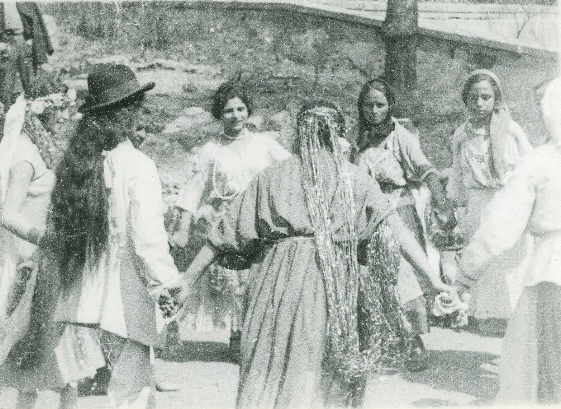 The National Archives, Romania, The ritual performed in motion by Roma young women, dancing and singing according to the tradition, on Lazarus Saturday, so called ”Lazarea” in Romanian (1940 c), ref. RO-BU-F-01073-2-3072-2
