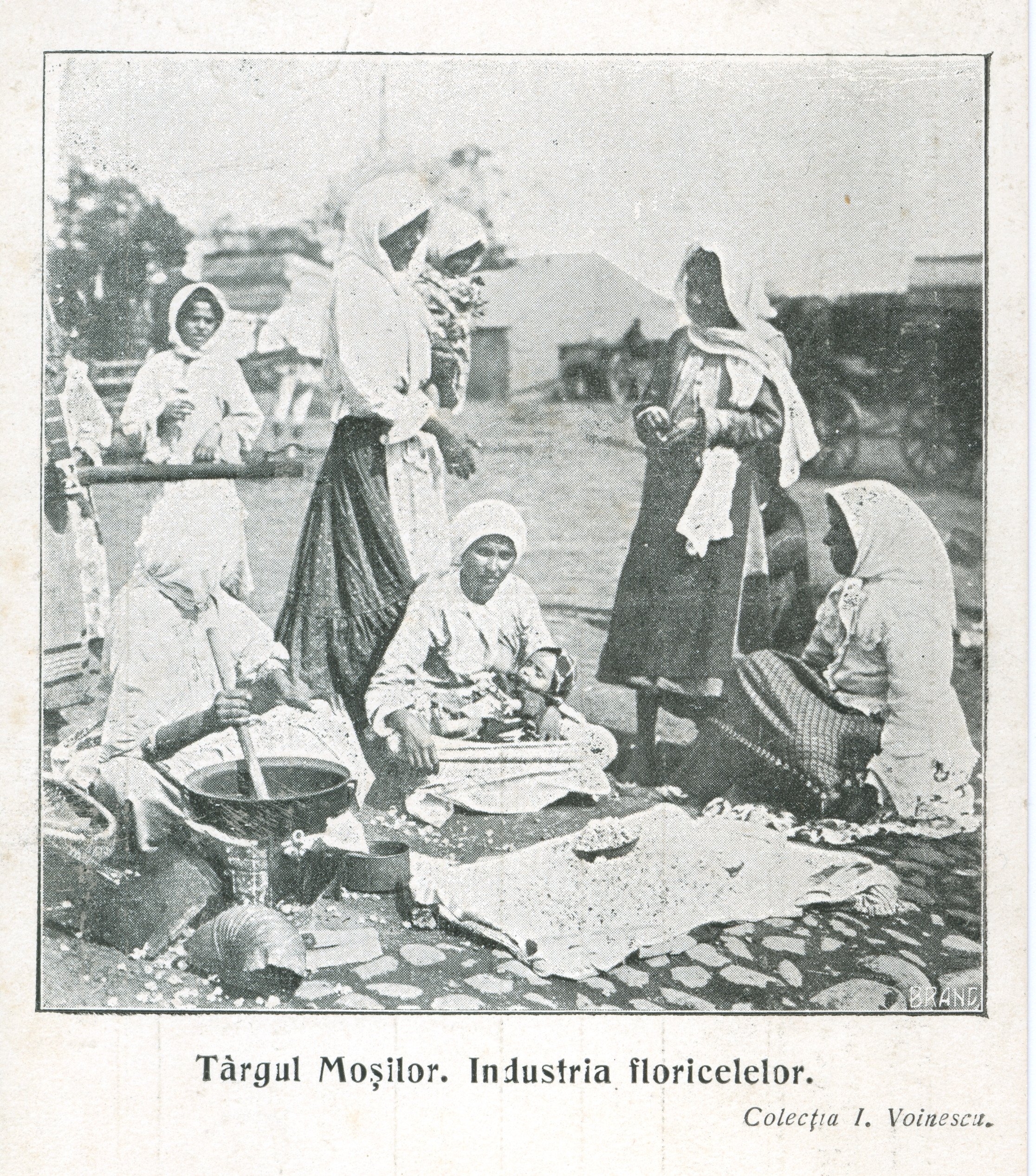 The National Archives, Romania, Roma women selling popcorn at ”Târgul Moșilor” (one month carnival, beginning on the mid of May, Bucharest, since the late 19th century till the mid-20th century)., ref. RO-BU-F-01073-5-3088-6 