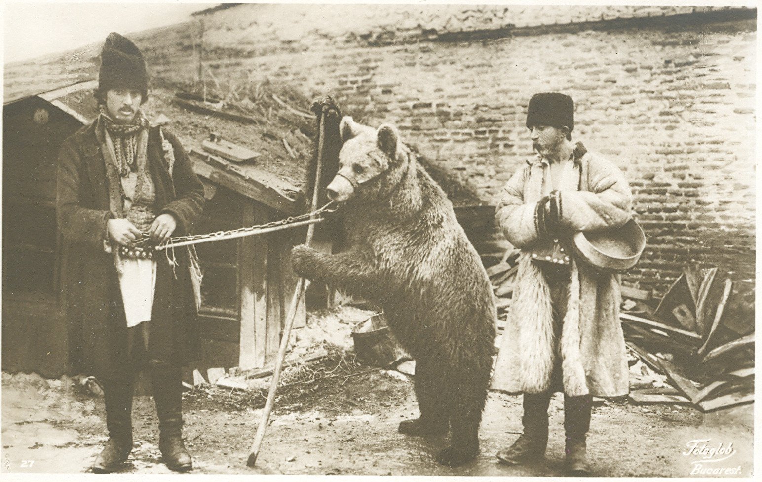 The National Archives, Romania, Bear trainers Roma men (”ursari”) (end of XIXth century), ref. RO-BU-F-01073-5-644
