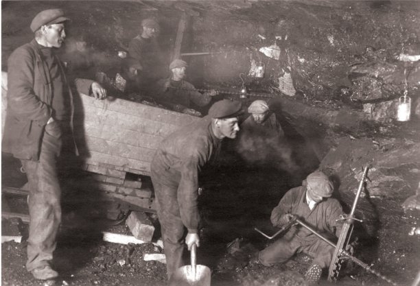 National Archives of Norway , Coal mining at Svalbard (1918) ref. RA/PA-1632/D/L0001/0009